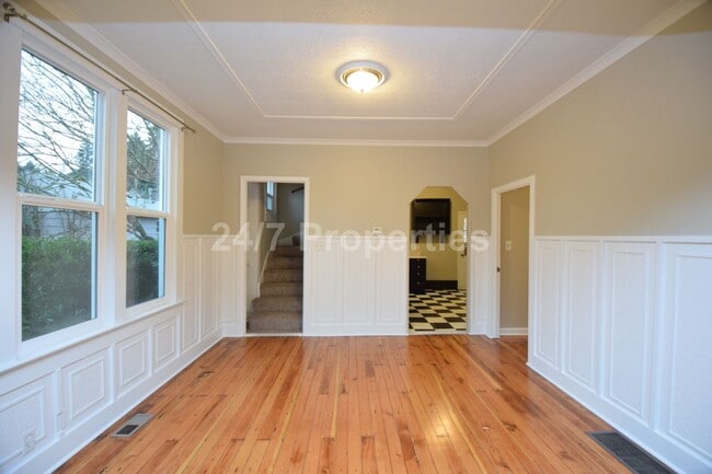 Building Photo - Charming Home in the Heart of Oregon City