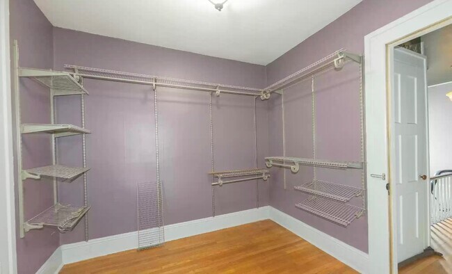 Building Photo - 562 5th Ave