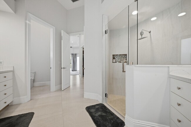 Building Photo - 5006 NW 24th Cir