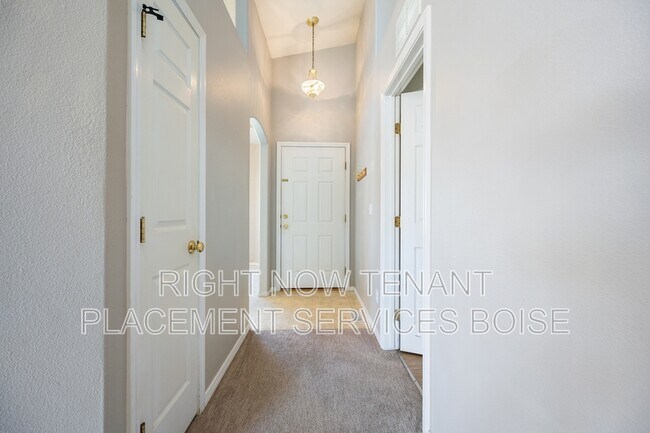 Building Photo - 14237 Carolina St