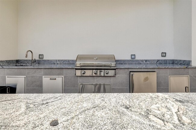 Building Photo - 17550 Collins Ave