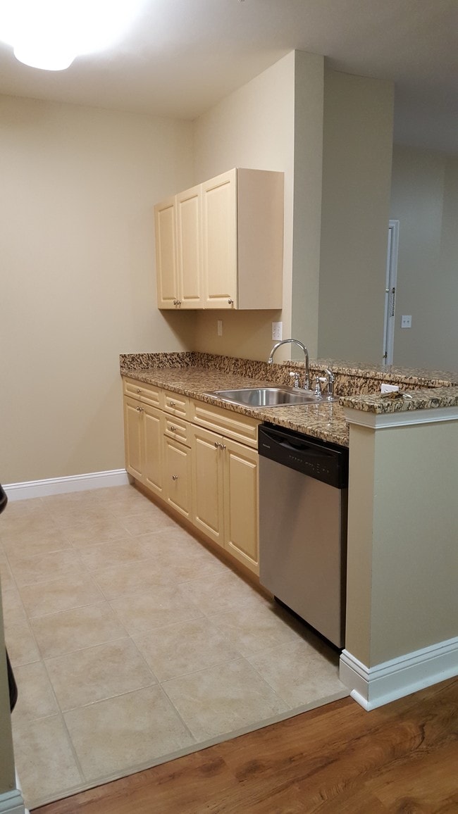 Building Photo - North Pointe Apartments