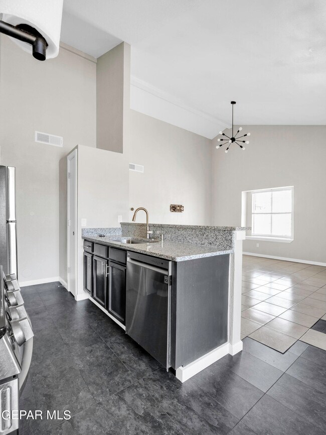 Building Photo - 1593 Hartsdale Dr