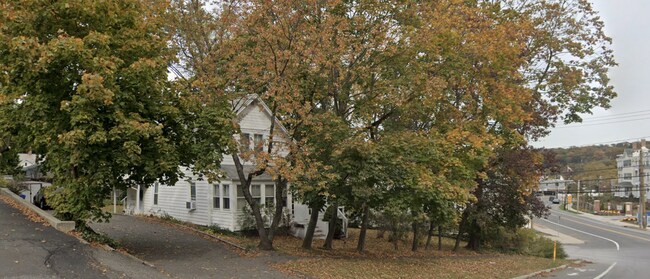 Building Photo - 204 W Broadway