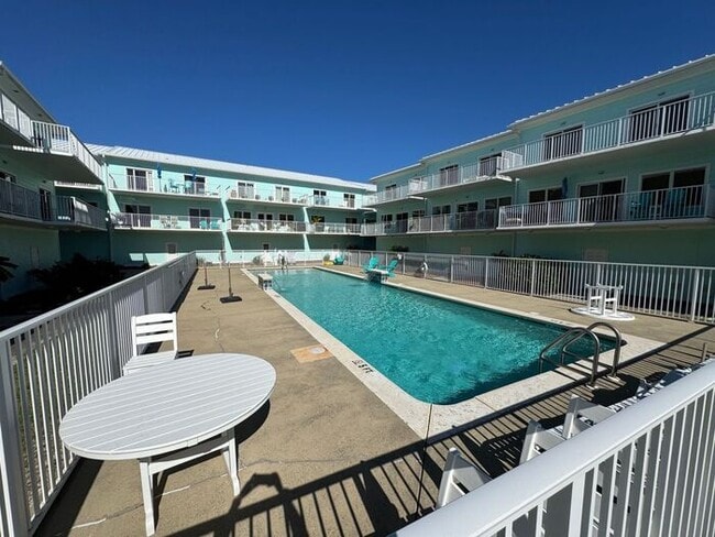Building Photo - Gulf Breeze - Sea View Pines - 3 bedroom, ...