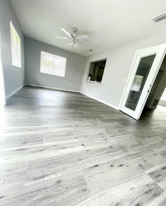 Building Photo - 2049 Gloria Cir