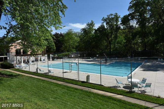 Building Photo - 10518 Weymouth St