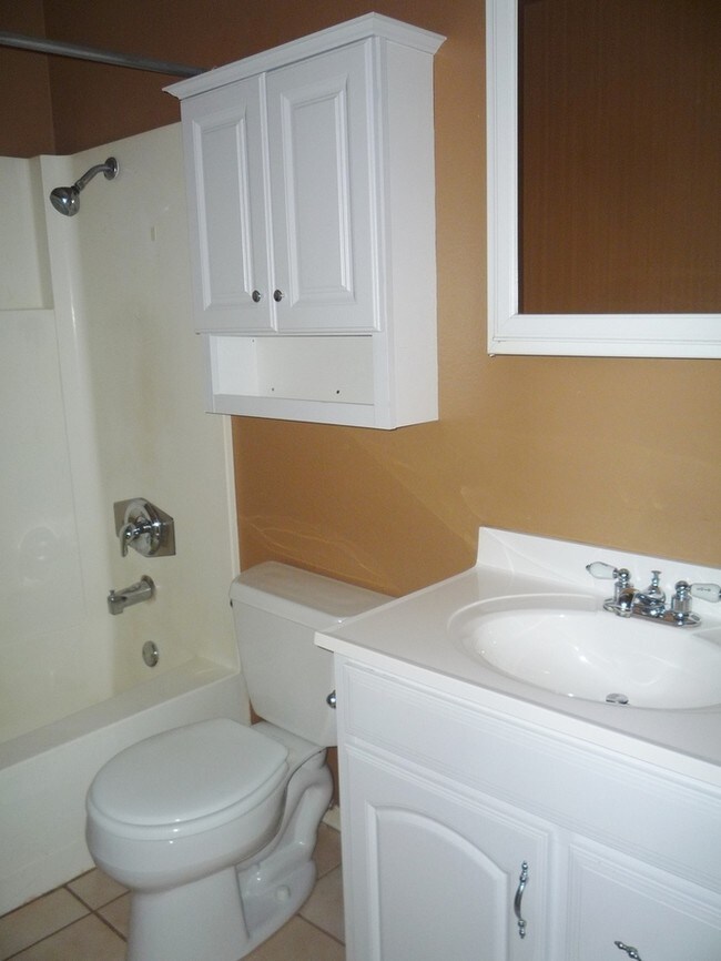 Building Photo - One Bedroom Condo in Mission Plaza Complex!