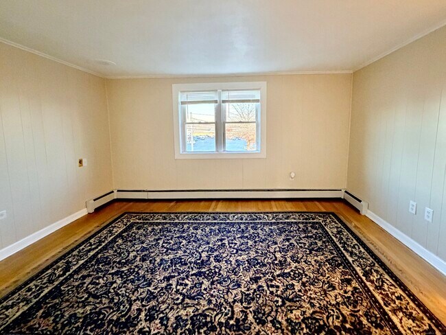 Building Photo - 12 Clark Ln