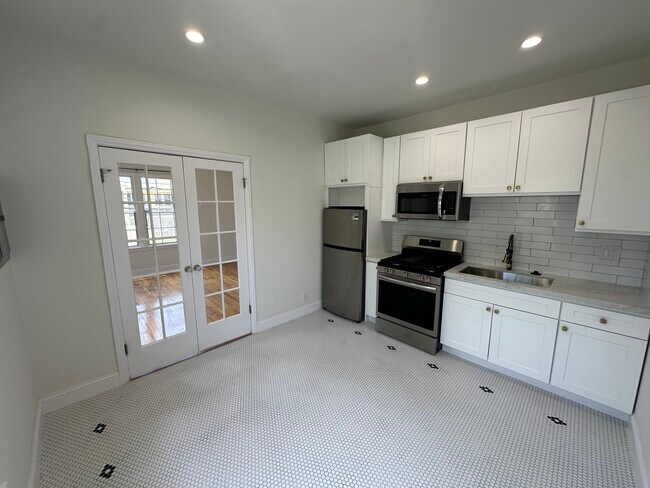 Building Photo - 1451 Ridgeley Dr