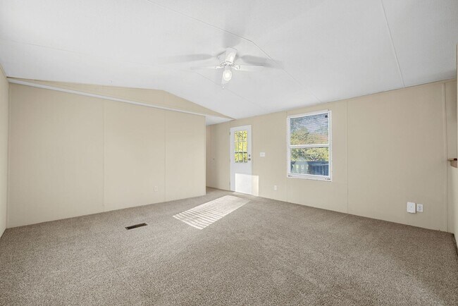 Building Photo - 1845 Evans Rd