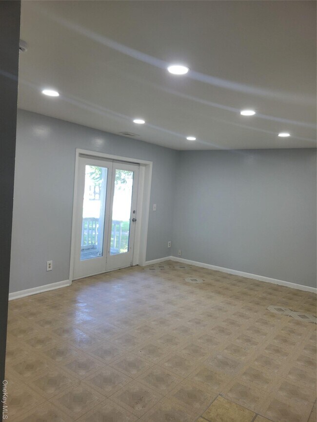 Building Photo - 240 Schutt Rd