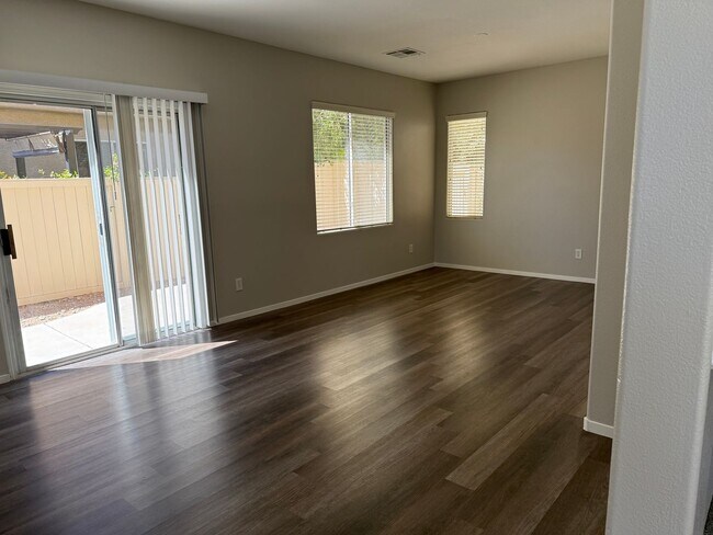 Building Photo - 4bd/2.5bath House