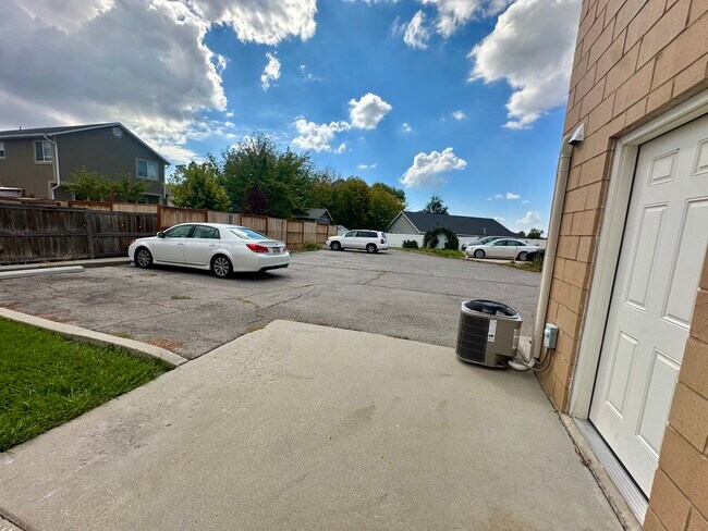 Building Photo - Kaysville #1