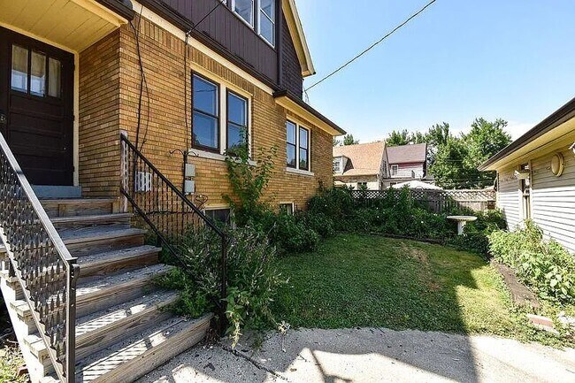 Building Photo - 2360 N 72nd St