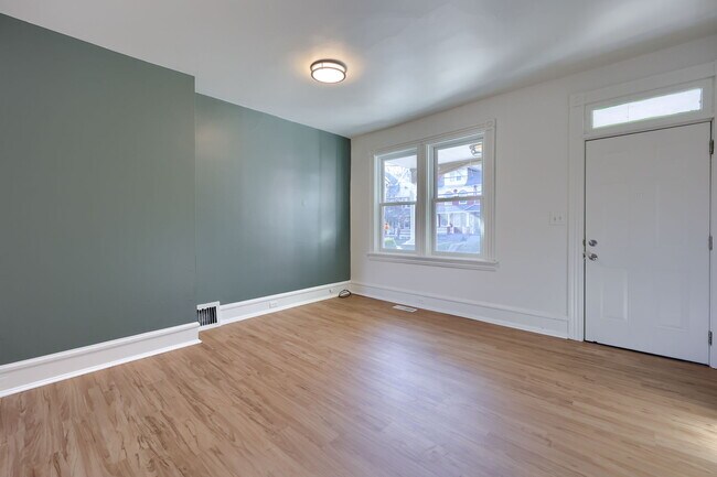 Building Photo - 227 S Ann St