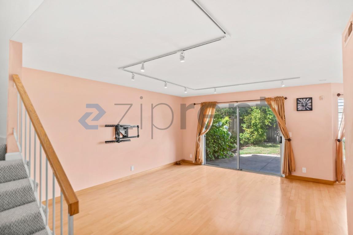 Building Photo - Unit