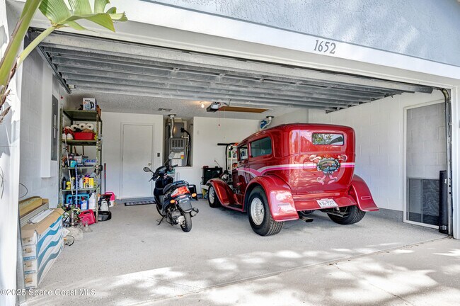 Building Photo - 1652 La Maderia Dr