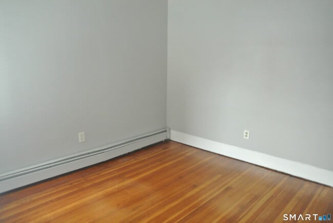 Building Photo - 549 Howe Ave