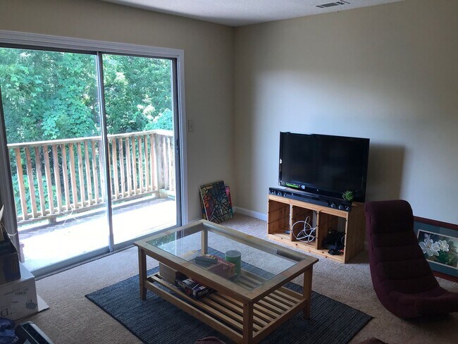 Building Photo - 4 BR/2 BA Apartment in Heart of Athens