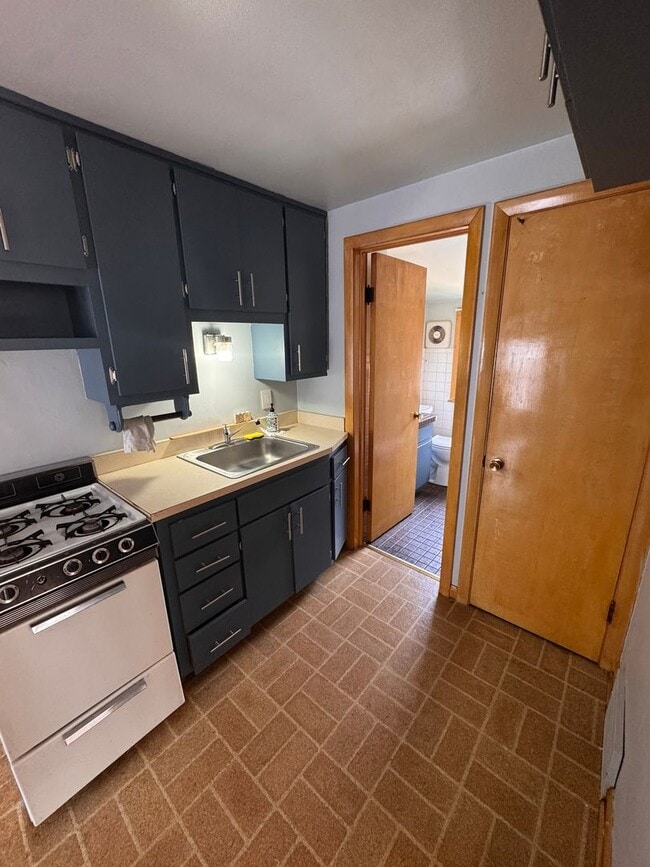 Building Photo - AVAILABLE SEPTEMBER 1: Updated 4-bedroom single family home on a quiet block- with 2 kitchens, 2 ...