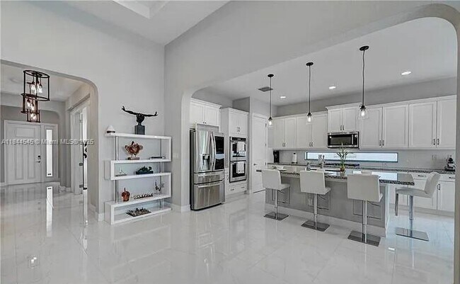 Building Photo - 8855 Watercrest Cir W