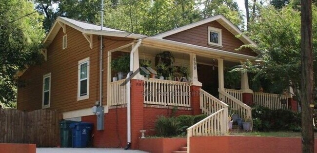 Building Photo - 608 N Maple St