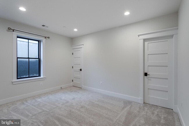 Building Photo - 5615 McLean Dr