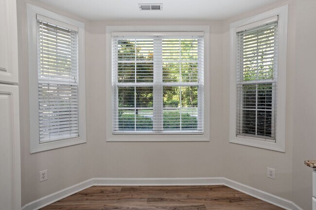 Building Photo - 3301 Philmont Dr