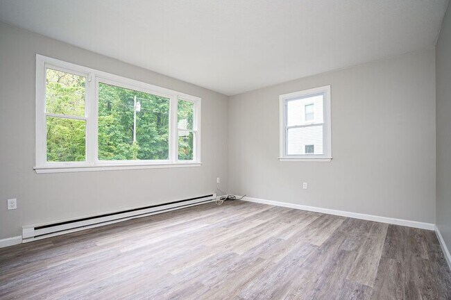 Building Photo - 48-50 Rifle St