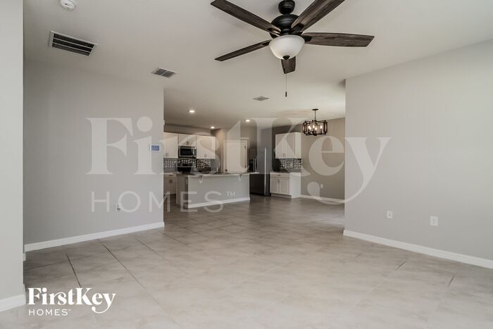 Building Photo - 819 Guadalupe Dr