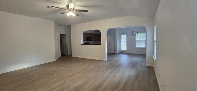Building Photo - 606 Lakemont Dr