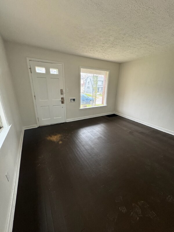 Building Photo - 240 E Siebenthaler Ave