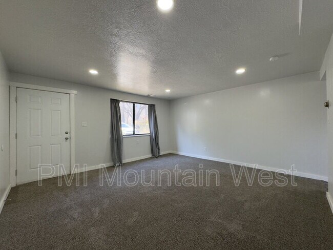 Building Photo - 1520 Merlin Dr