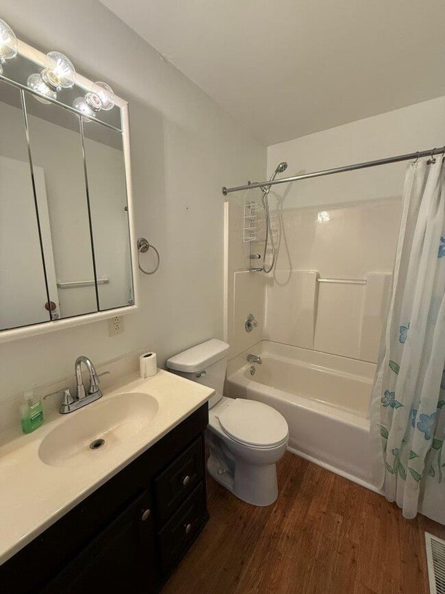 Building Photo - 3-Bedroom Country Living Near Milford in Wawasee Community School District