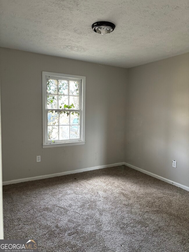 Building Photo - 138 White River Rd