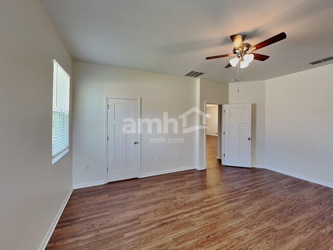 Building Photo - 5116 Piazza Loop