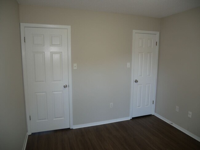 Building Photo - 6530 Jamestown Dr