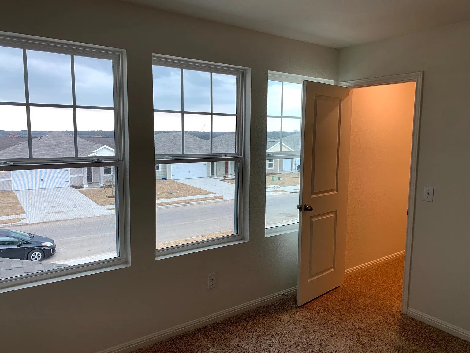 Building Photo - Room in House on Shiro Dr