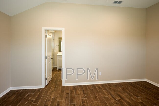 Building Photo - 2506 Cove Real Dr