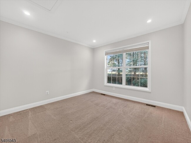 Building Photo - 124 Barclay Dr