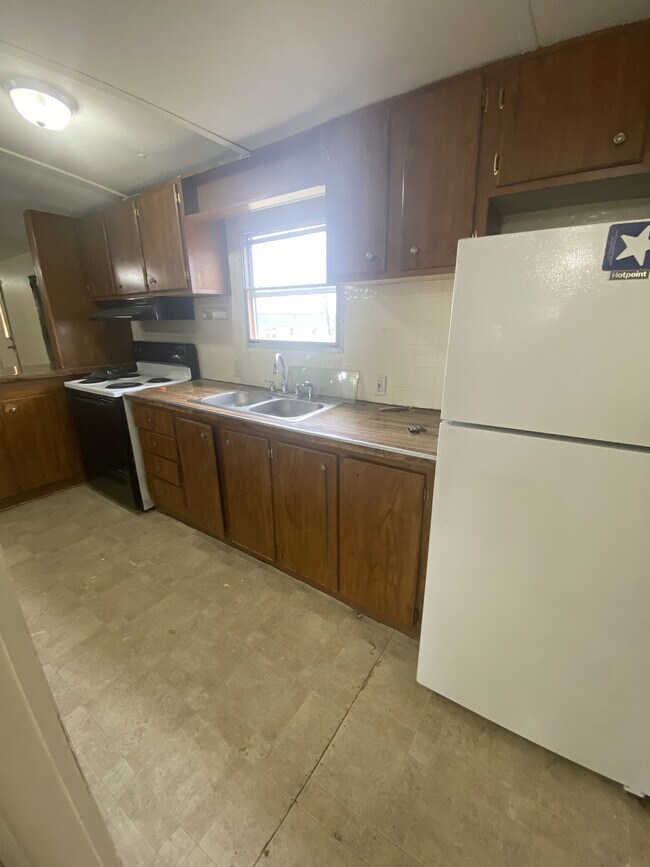 Building Photo - 90 Stowers Ln