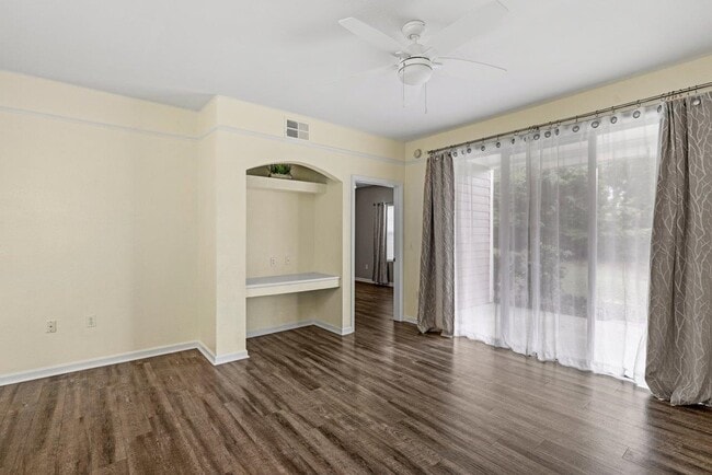Building Photo - 2801 Chancellorsville Dr