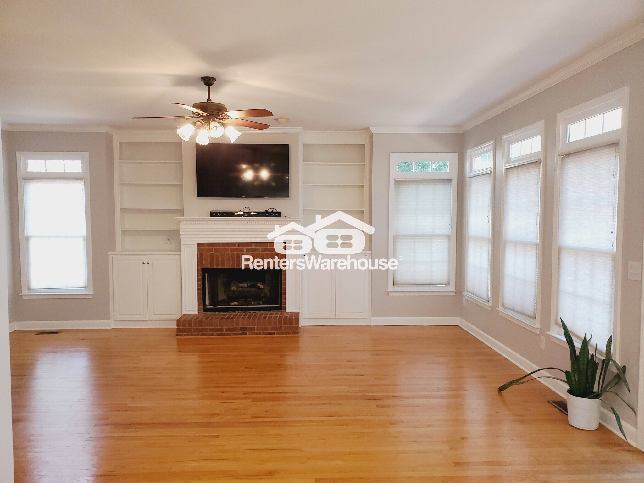 Building Photo - 923 Dual Hall