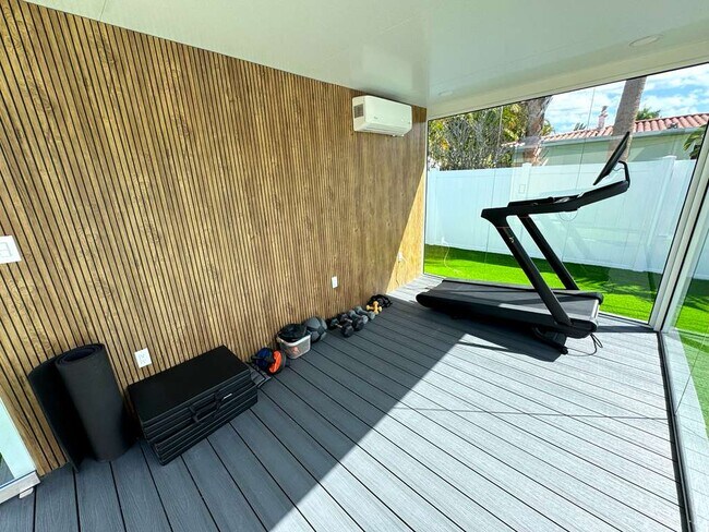 Building Photo - 2216 NW 4th Ave