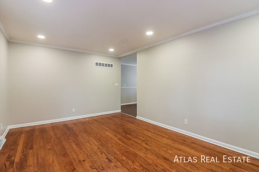 Building Photo - 602 NE Darwin St