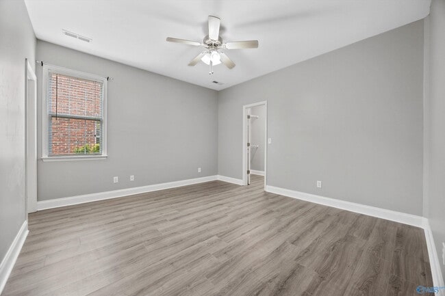 Building Photo - 5104 Frankford Dr SE