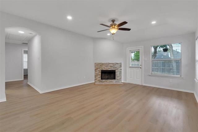 Building Photo - 712 Riverhead Dr