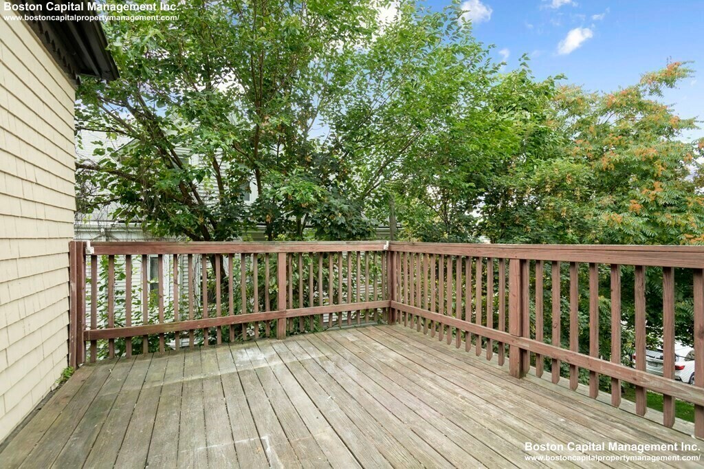 Building Photo - 86 Elm St