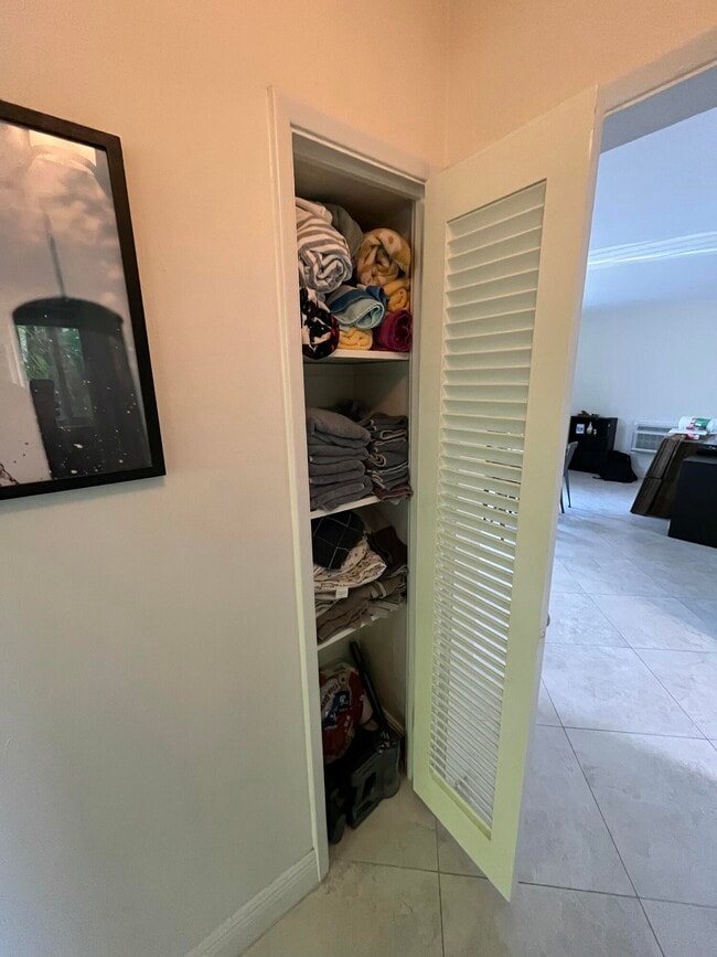 Building Photo - 4316 Sea Grape Dr